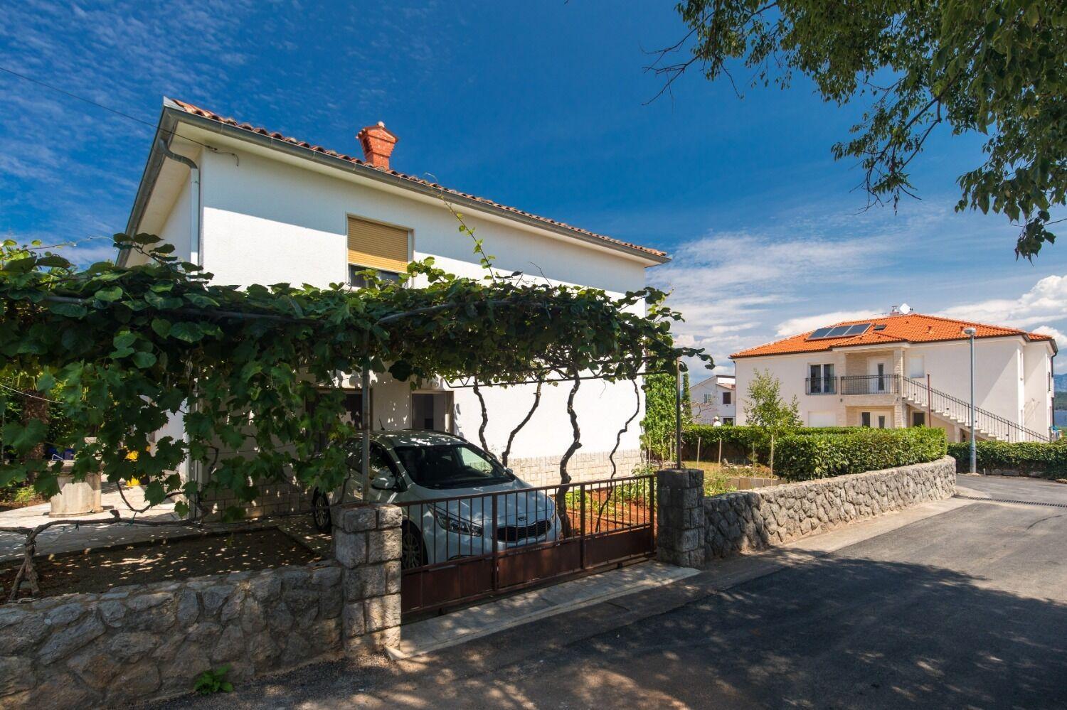 Apartments Kate - 100 M From Beach Malinska Exterior photo